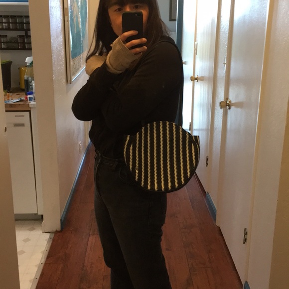 Circle shaped purse - Picture 6 of 6